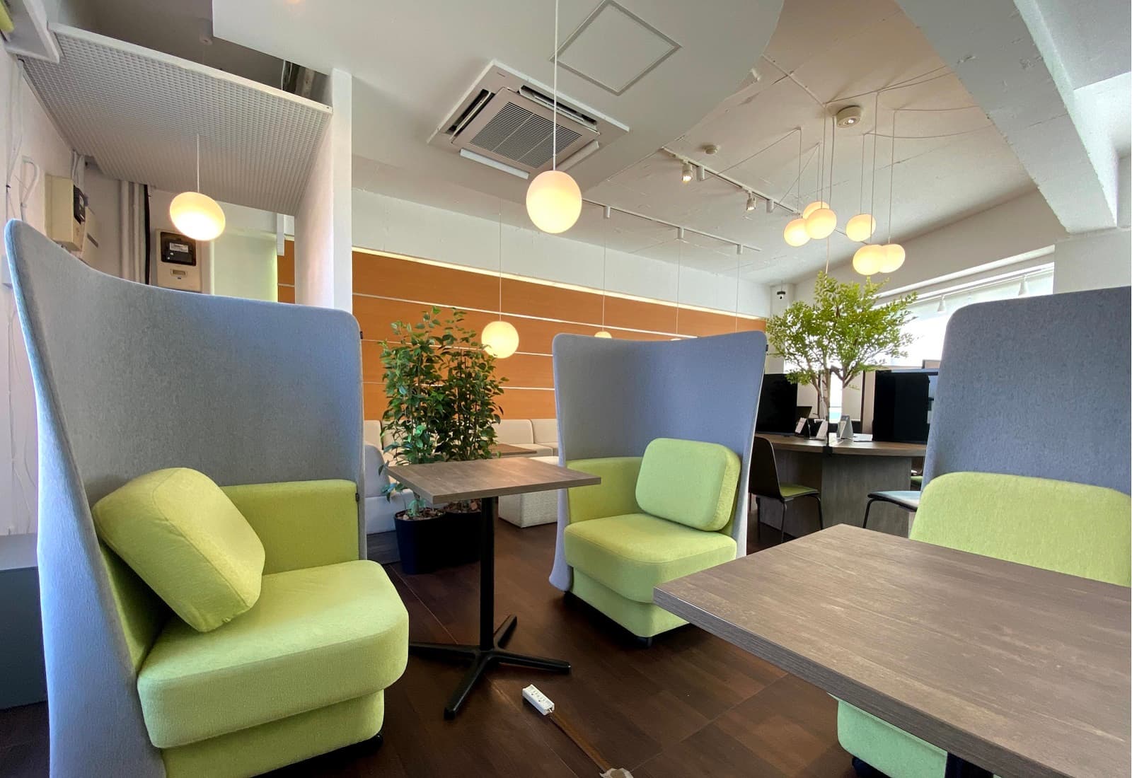 ワイムポート新宿舟町は四谷三丁目駅から徒歩1分、曙橋駅から徒歩5分に位置するコワーキングスペースです。