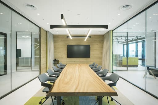 最大10名が利用できる一番広い会議室