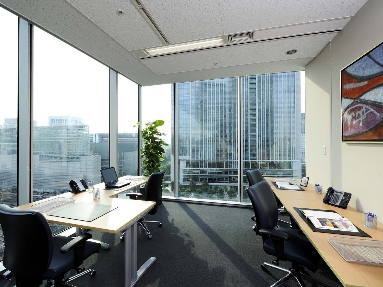 【2023年最新版】リージャス(Regus)おすすめ拠点を厳選!都内のオススメ8拠点の料金や特徴を徹底解説