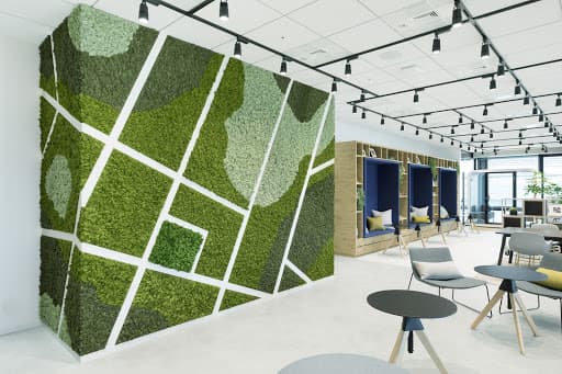 コワーキングスペースに設置されたグリーンウォール