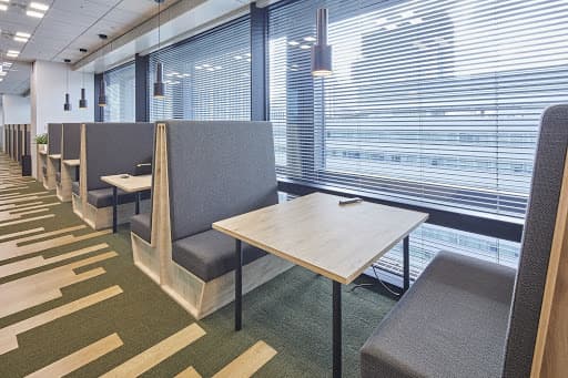 自由に使えるファミレスブース