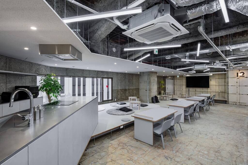 12SHINJUKU3CHOME(新宿3丁目)