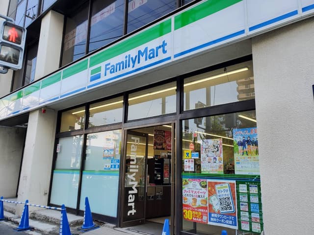 近隣のコンビニ_ファミリーマート 藤沢石上店(徒歩3分)