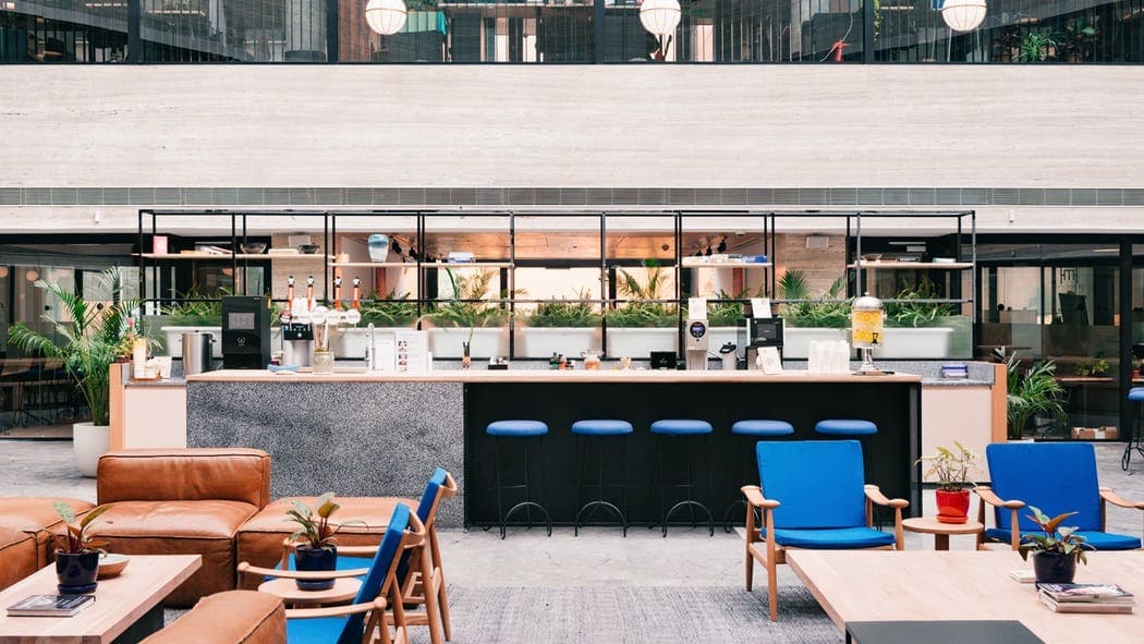 共有部_キッチン。作業の合間にぴったりな設備が揃っています。©WeWork※画像はイメージです。