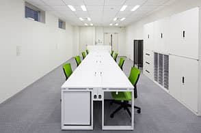 会議室_明るく開放的な個室です!
