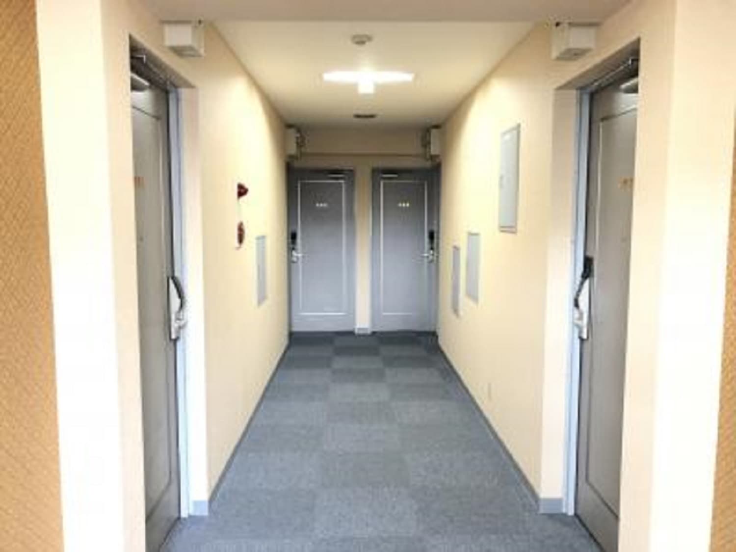 共用部_廊下。オフィスは個室ごとに施錠することが出来ます。©kasegroup