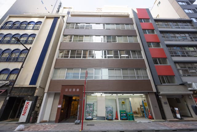 外観_銀座駅徒歩4分の場所にあります。