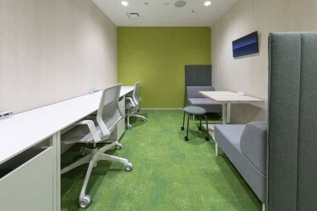 専有部_5名用個室。全室デスク・椅子つきです。