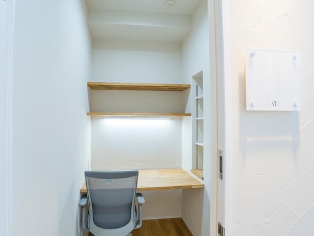 個室_個室はすべて個別施錠が可能となっており、集中して業務に取り組めます。