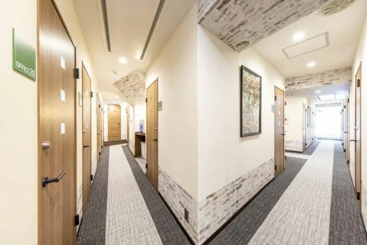 共有部_廊下。個室は全部屋鍵付きとなっています。※画像はイメージです。©BIZcircle