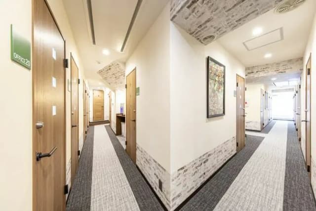 共有部_廊下。個室は全部屋鍵付きとなっています。※画像はイメージです。©BIZcircle