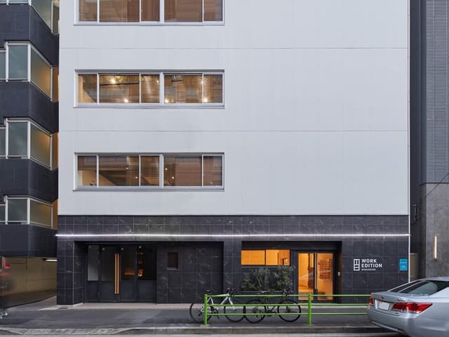 外観_ビル全体画像です。駅から近く、とても視認性の高い立地です。