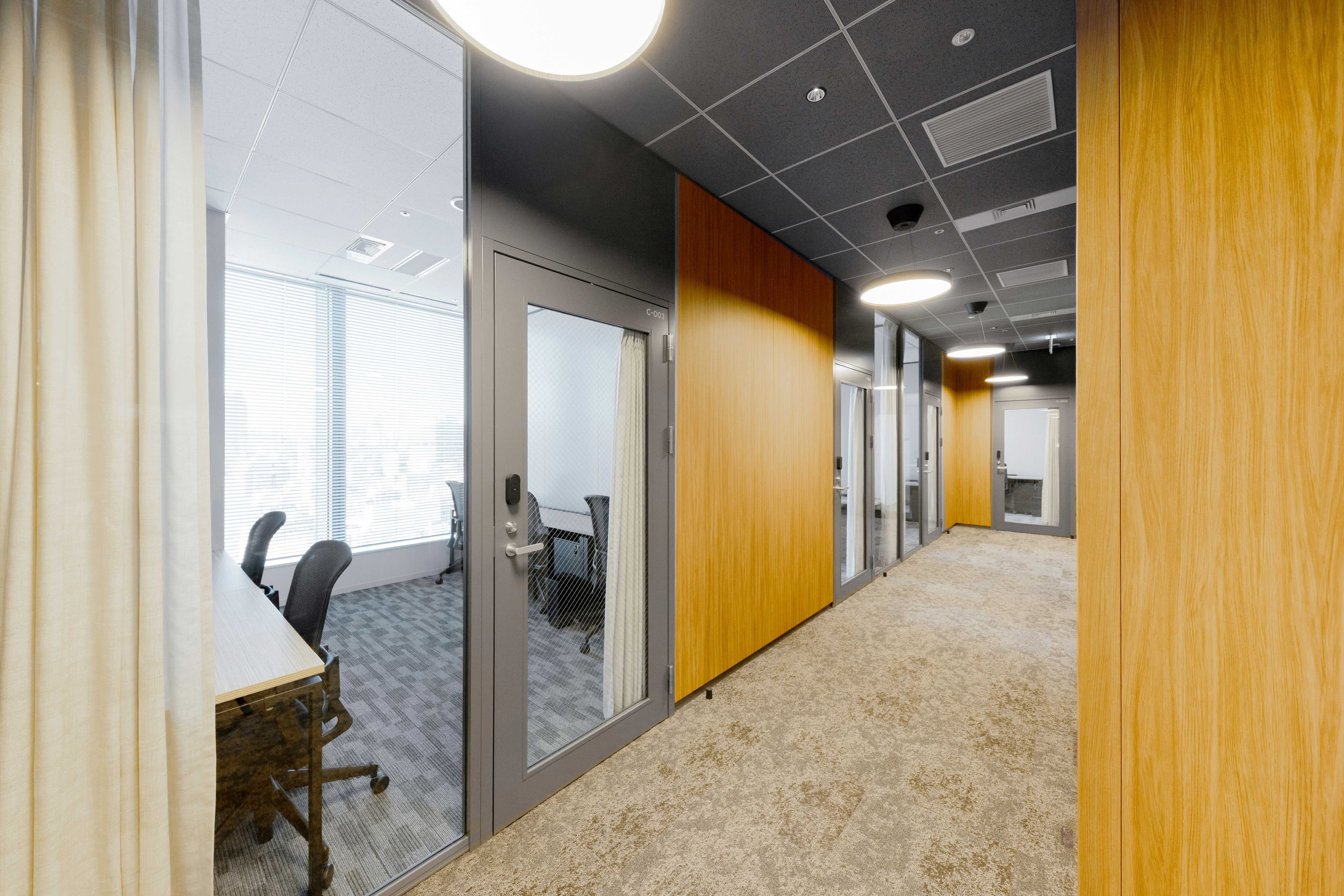 専有部_個室。家具付きのオフィスです。※画像はイメージです。