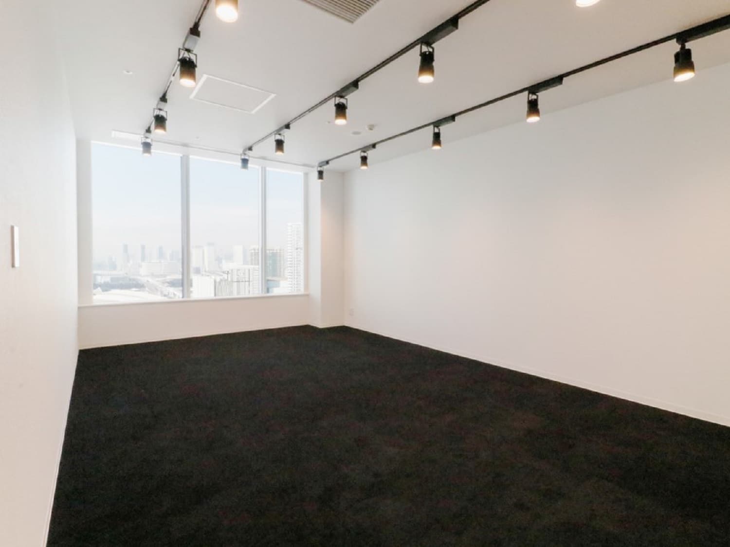 個室_1名用~9名用までの大小さまざまな個室があります。