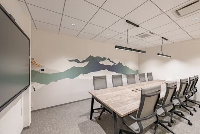 『会議室』10名用をご用意しております。事前予約制(有料)