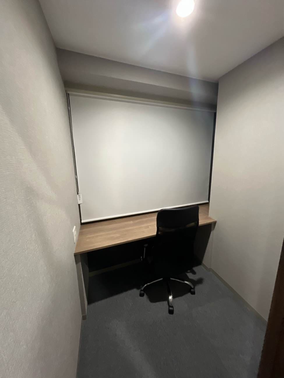 専有部_個室。家具、インターネット環境完備です。