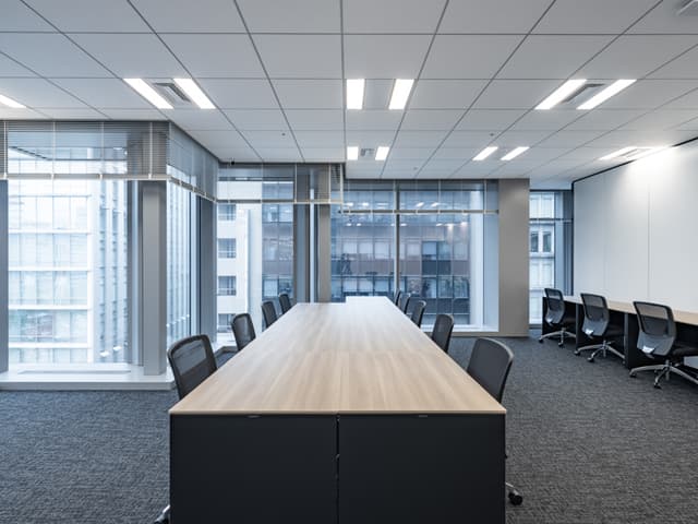 オフィススペース_ほぼ全室窓に面しています