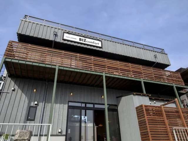 建物外観_片瀬江ノ島駅・徒歩3分の場所にあるオフィスです。©BIZcomfort