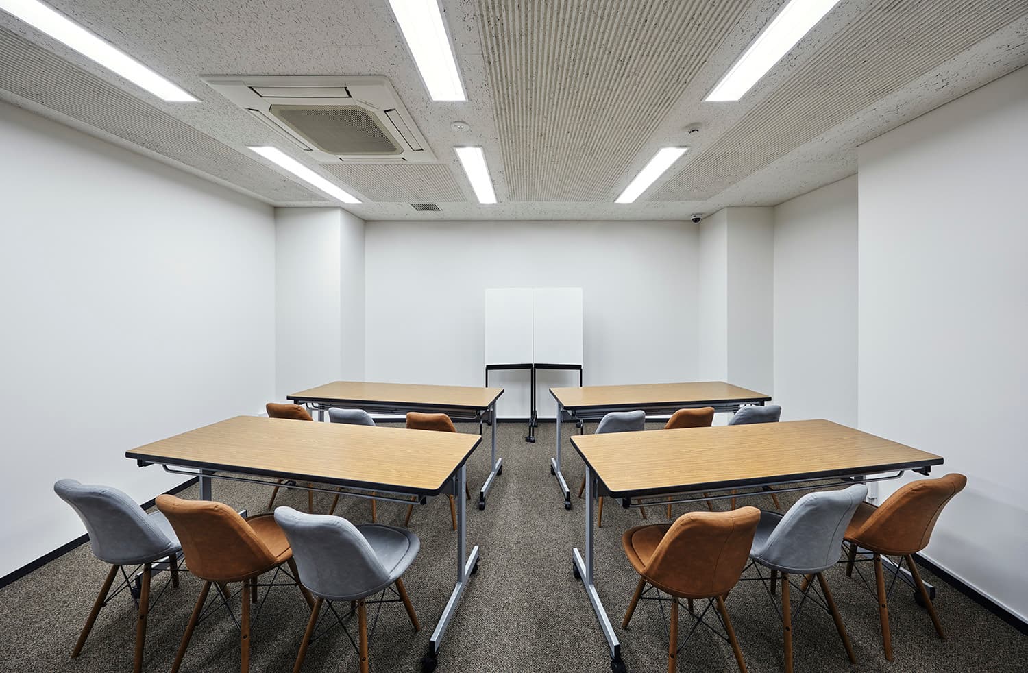 会議室_12名で利用できる個室です。