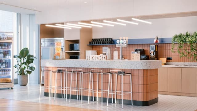 キッチン_キッチンではコーヒーサーバーを完備しています©WeWork