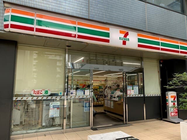 近隣のコンビニ_セブンイレブン 横浜STビル店 (徒歩3分)