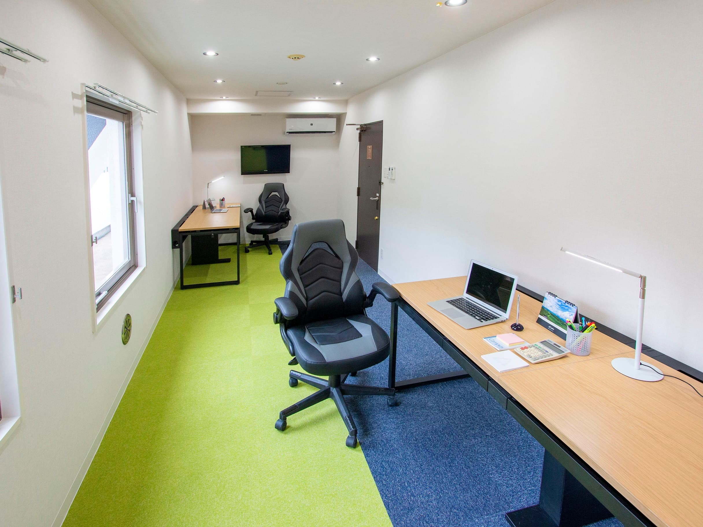 専有スペース_個室。2~4名用のミドルタイプのオフィスです。