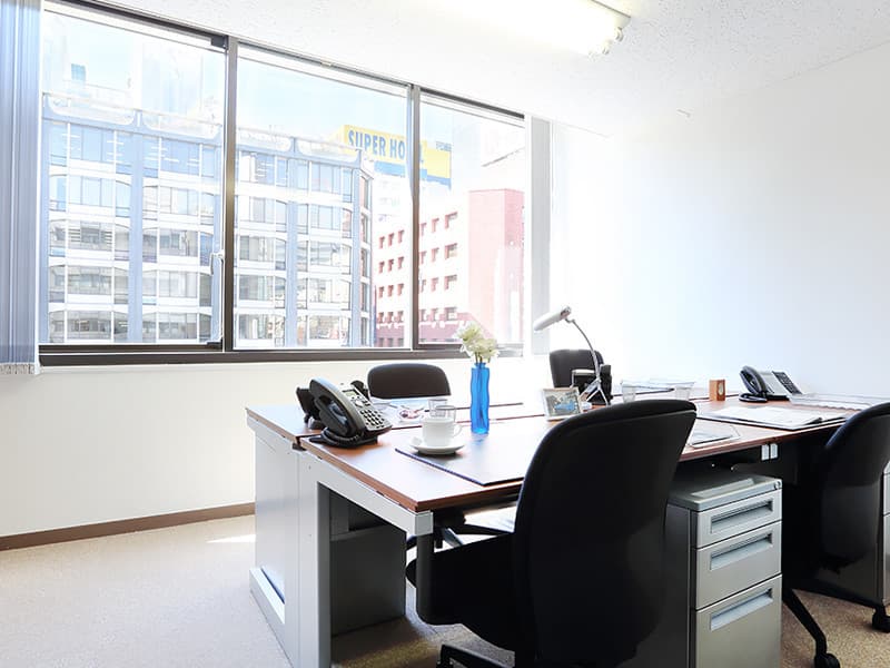 個室_シンプルなオフィス室内です©Regus