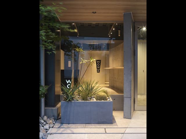 エントランス。1階はエントランスとちょっとした打ち合わせのできるラウンジスペースです。