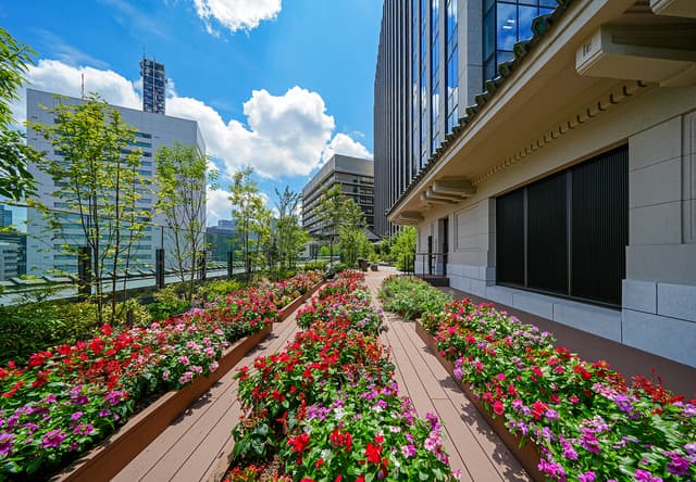 建物外観。九段下駅1分の場所にあります。