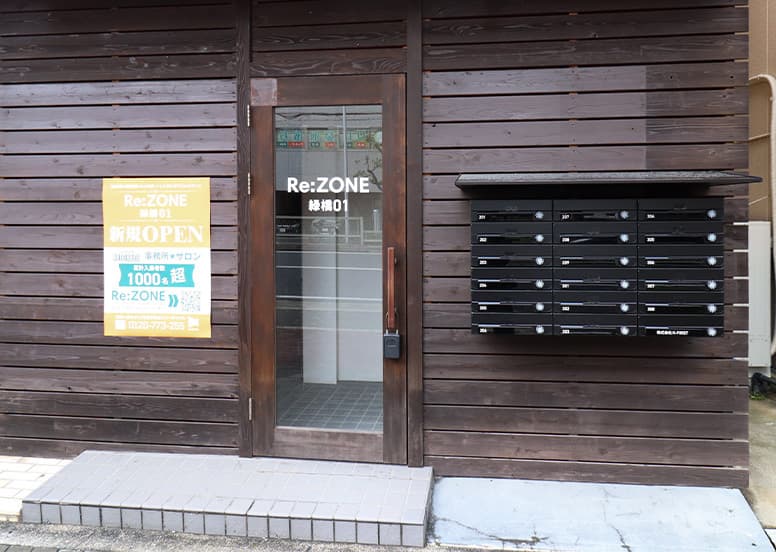 外観_エントランス。緑橋駅より徒歩2分の場所にあります。