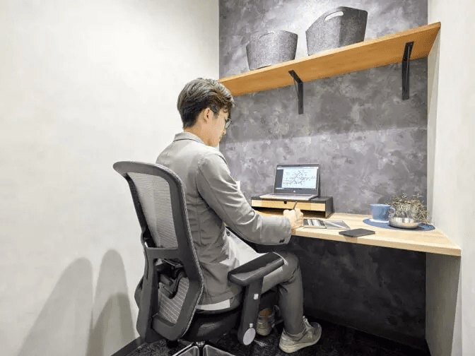 個室。家具付きのお部屋です。※写真はイメージです。©bizcomfort