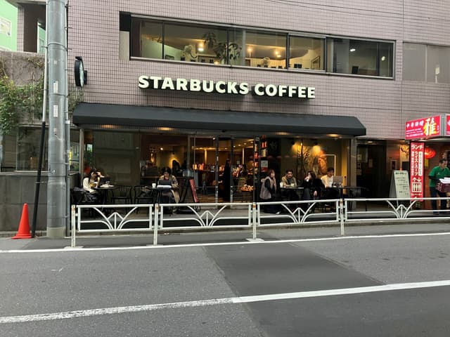 近隣の飲食店_スターバックスコーヒー 新宿南口店(徒歩6分)