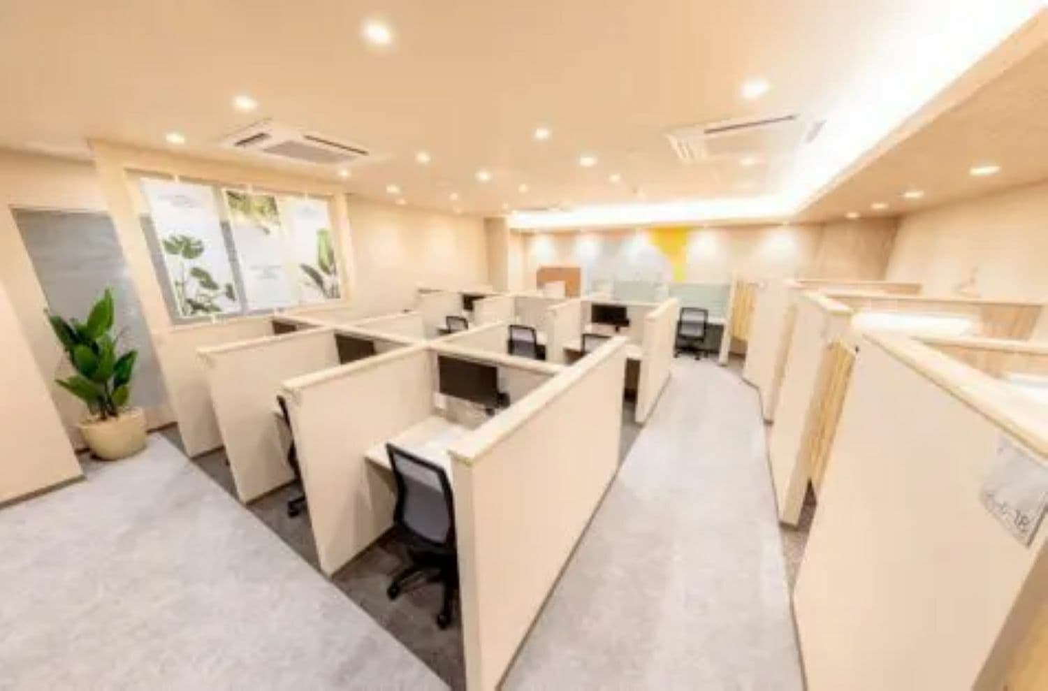 共有部_ワークブース。静かに集中して過ごしたい方におすすめです。※画像はイメージです。©bizcomfort