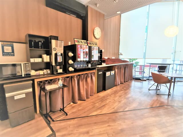 共用部_ドリンクコーナー。コーヒーや紅茶、その他さまざまなドリンクが無料で楽しめます。