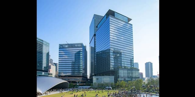 外観_JR大阪駅から直結のグラングリーン大阪内に位置しています。©Regus