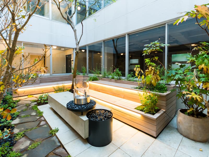 共用部_Inner garden。青山フラワーマーケットの姉妹ブランドparkERsがデザインを手がけたこだわりの空間となっています。