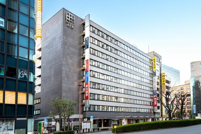 外観。オフィスは横浜駅から徒歩1分の好立地に位置しています。