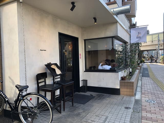 近隣の飲食店_Burger POLICE(徒歩1分)
