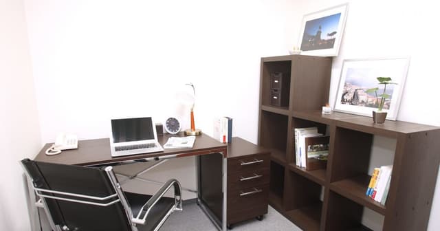 専用オフィス_1人あたりのスペースがしっかりと確保されているので広々とご利用いただけます