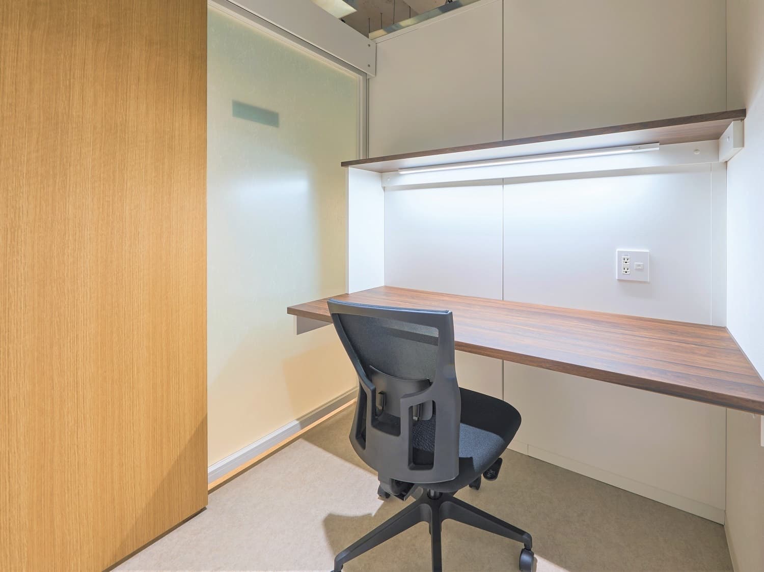 個室_1名用の家具付きの個室です。