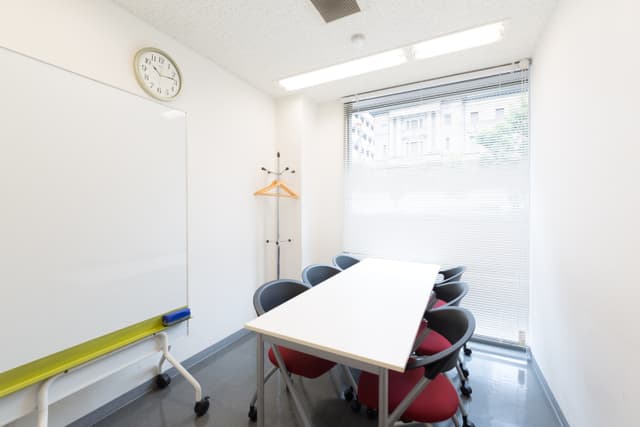 会議室_すっきりとして会議室で来客対応も万全です