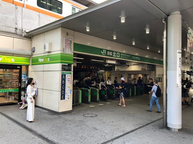 最寄り駅_JR線と東西線が通る中野駅です。駅からオフィスまでは一本道なので分かりやすいです