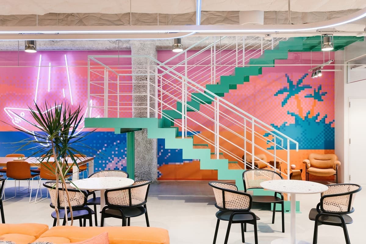 共用部_こだわり抜かれたハイデザインなオフィスは仕事のモチベーションも上がりそうです©wework