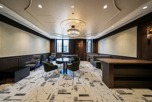 クラシックオフィス契約者専用ラウンジ。お打ち合わせや応接に無料でお使いいただけます。