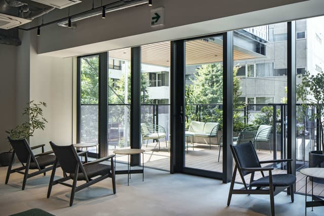 共有部_共用テラス。開放的なテラスで気分転換もできます。