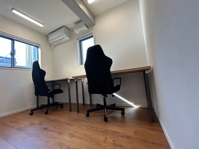 専有部_個室。余裕のある広さの2~3人用個室です。