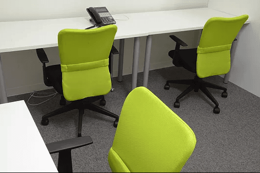 個室スペース_3名用の個室です