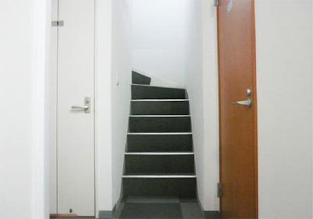 共用部_階段での移動も可能となっています。