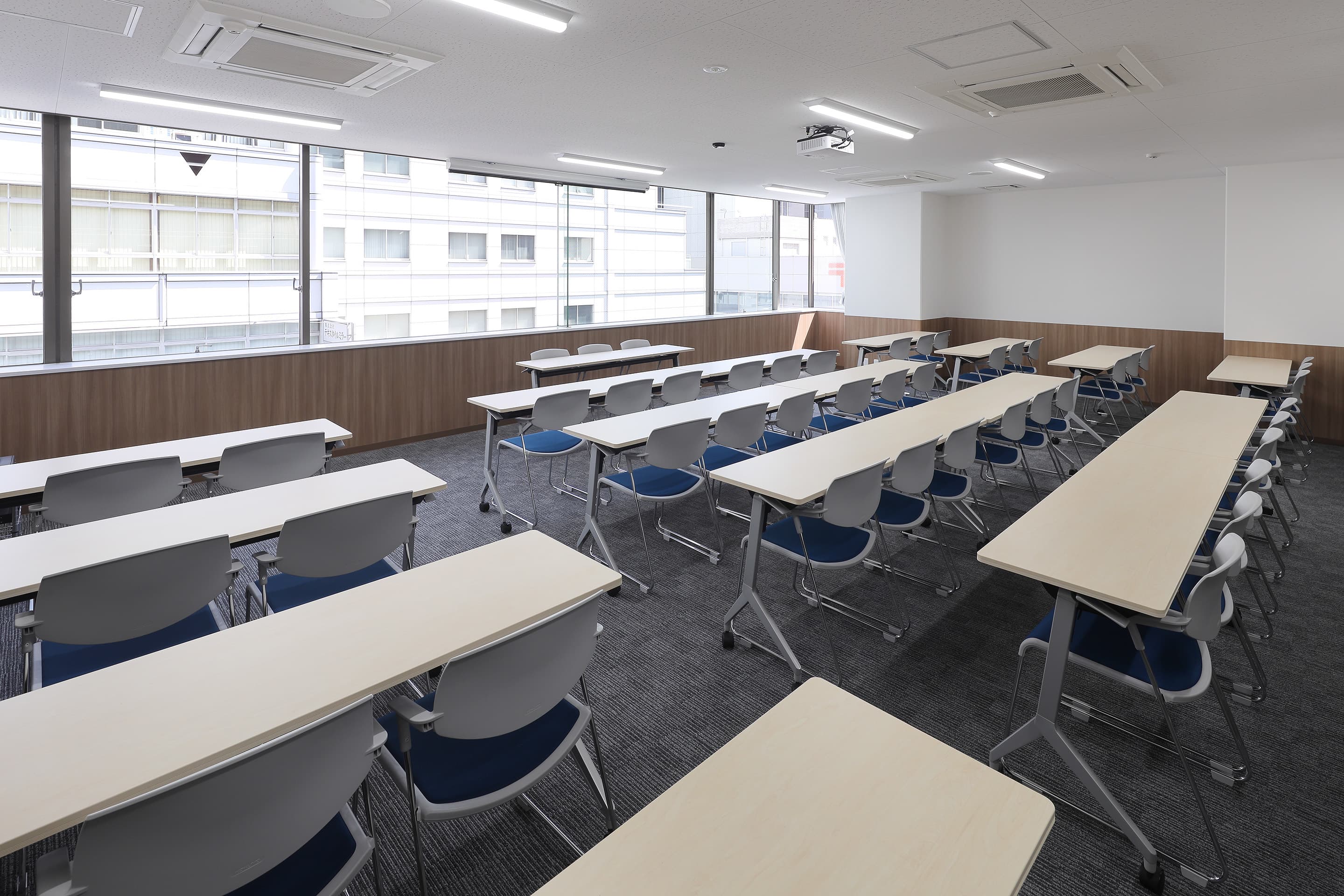 共用部_セミナーや研修を行う事ができます。