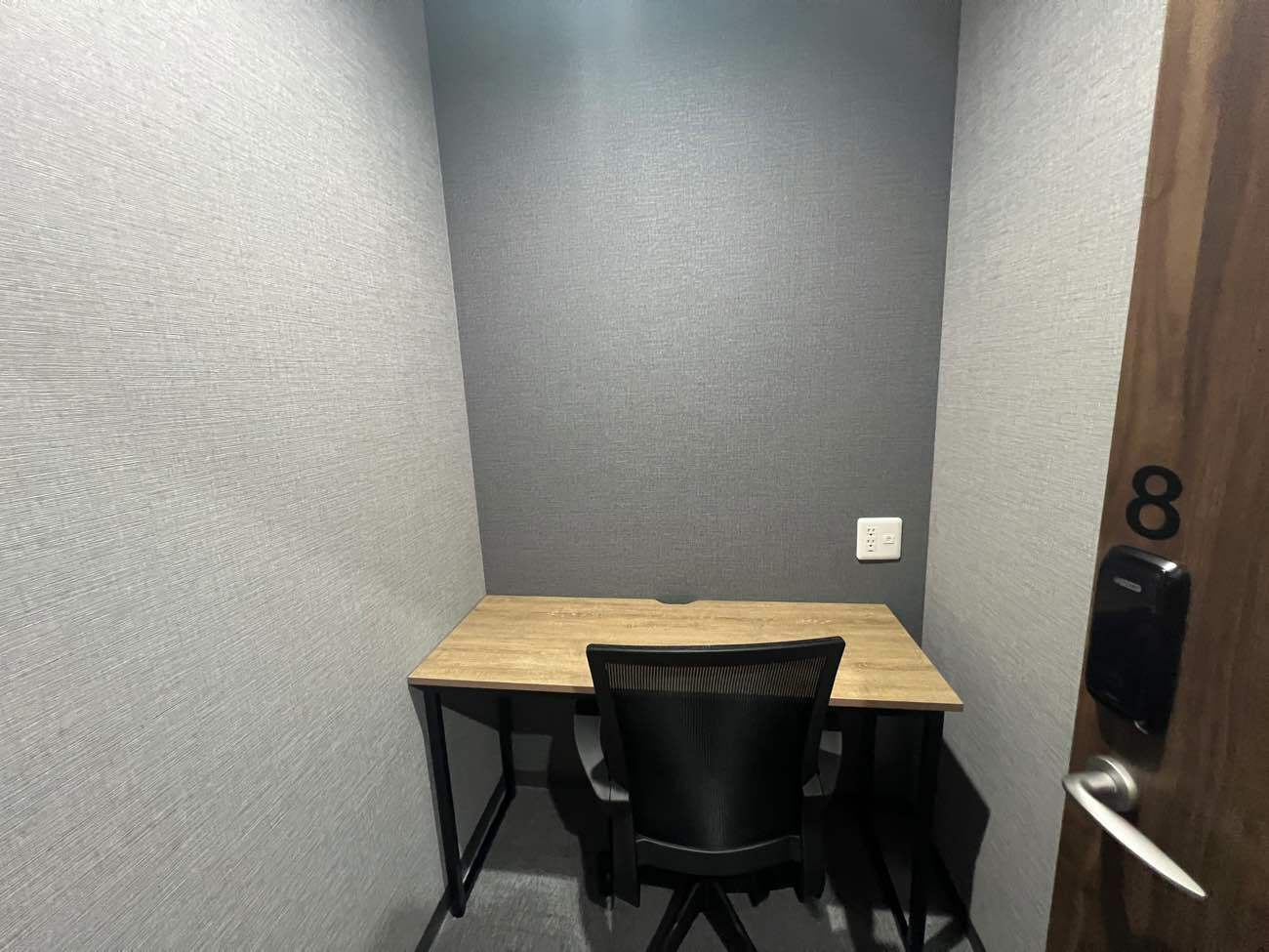 専有部_個室。インターネット環境を完備しています。